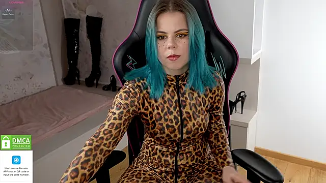 Latex Kitty online show from 11/13/24, 11:33