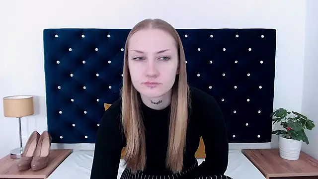 AlexaTease online show from 11/25/24, 10:02