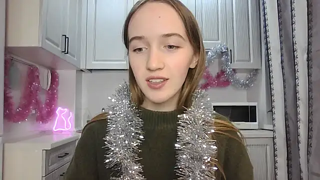 leslie my lovee online show from 12/16/24, 07:58