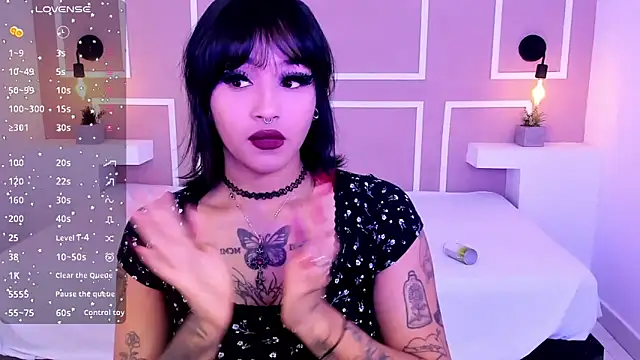 tashaqueenn online show from 12/22/24, 11:39