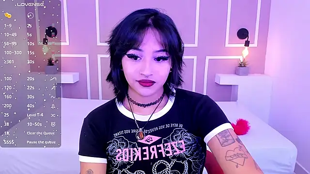 tashaqueenn online show from 12/10/24, 12:54