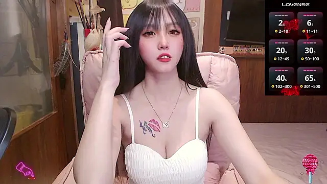 Khaleesi-ying online show from 11/30/24, 02:16