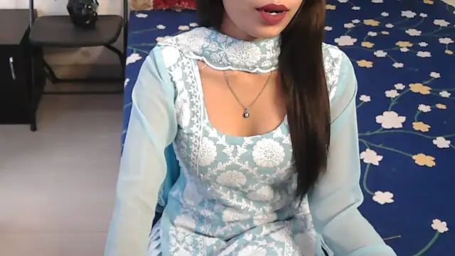 Shreya   online show from 11/25/24, 03:54