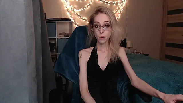 amber quell here online show from 11/28/24, 03:06