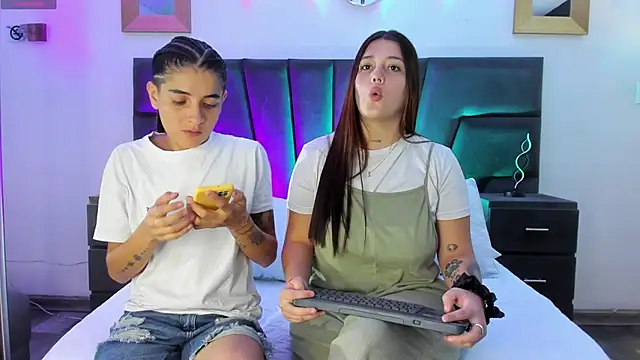 AndreaAndKarina online show from 01/14/25, 12:36