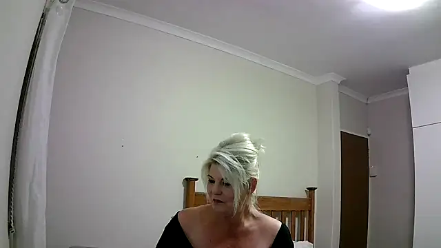 Miahotmilf online show from 11/15/24, 07:57