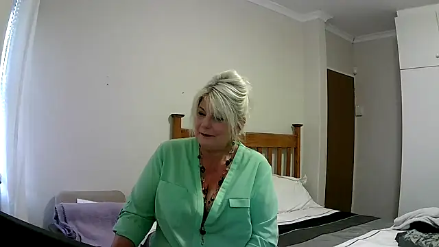 Miahotmilf online show from 12/20/24, 05:55