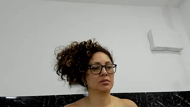 Juliabadlee online show from 12/01/24, 12:11