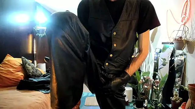 leatherz69 online show from 11/18/24, 01:58