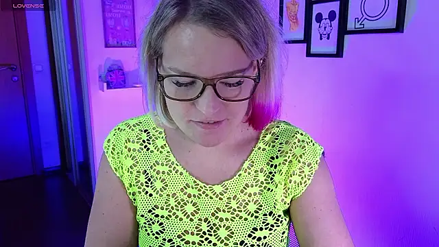 EVAshinyGIRL online show from 11/29/24, 11:17