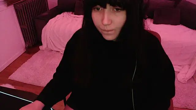 Lynylou online show from 12/25/24, 03:16