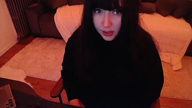 Lynylou online show from 12/13/24, 03:09