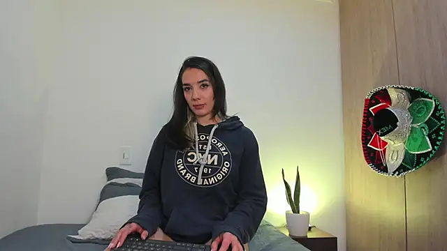 EmilySands online show from 11/20/24, 09:55