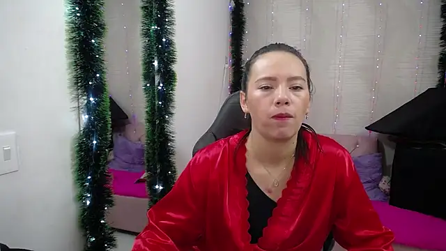 lauraguzman online show from 12/29/24, 03:28