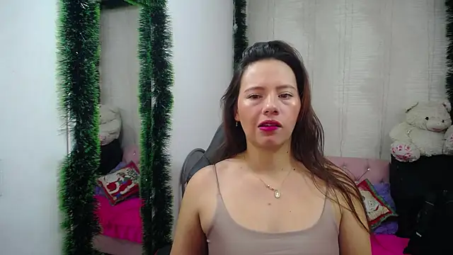 lauraguzman online show from 12/24/24, 03:04