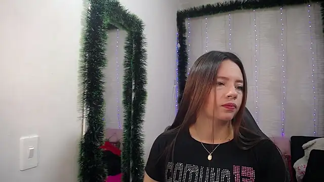 lauraguzman online show from 01/03/25, 03:12