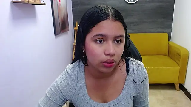 LauraJimenez1 online show from 12/04/24, 01:06