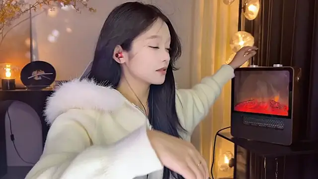 xiaodaibabyy online show from 12/21/24, 12:59