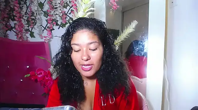 Hotcurlylatina online show from 11/20/24, 12:36