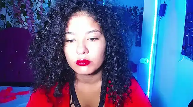 Hotcurlylatina online show from 12/03/24, 11:27