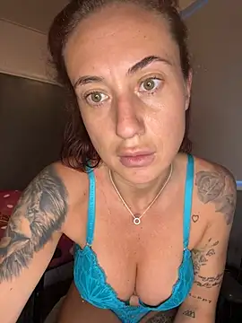 Tattooed British Girl online show from 12/18/24, 08:14