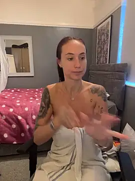 Tattooed British Girl online show from 11/26/24, 07:59