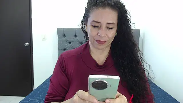 Stefania sexytits online show from 12/19/24, 10:46