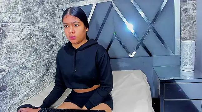 natalieevansx online show from 11/18/24, 12:40