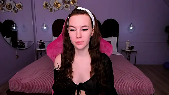 EllaSmithh online show from 12/04/24, 05:55