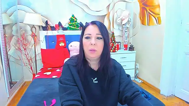 LauraSin online show from 12/19/24, 04:17