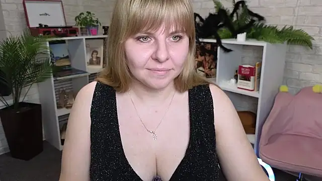 Lexy Lait online show from 11/18/24, 06:03