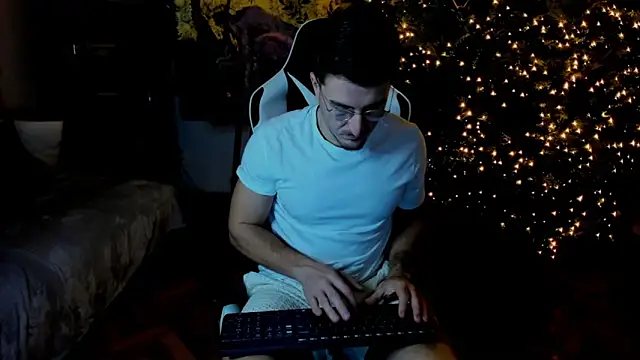 JulianDylan online show from 12/29/24, 04:22