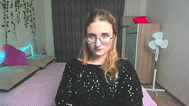 Miss Elsa  online show from 12/04/24, 02:50