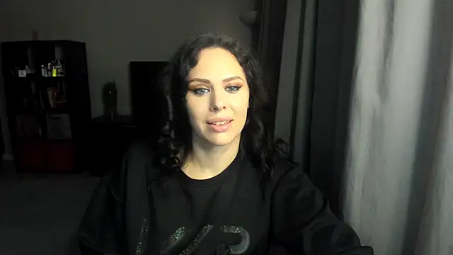 MollyCheiz online show from 11/11/24, 10:40