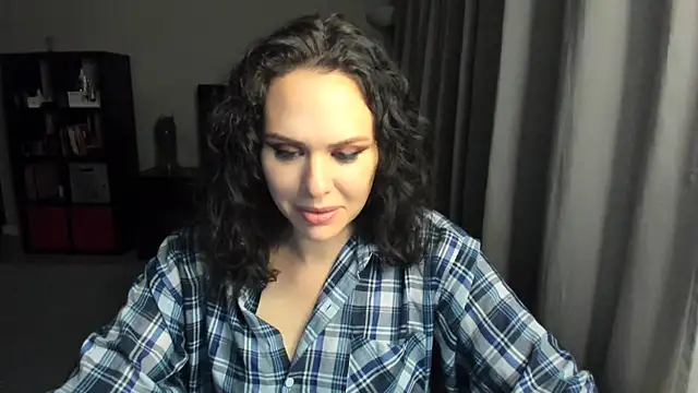 MollyCheiz online show from 11/19/24, 10:28