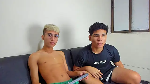 Gay couplehot online show from 12/09/24, 04:27