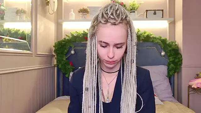 LizzyDrews online show from 12/24/24, 06:08