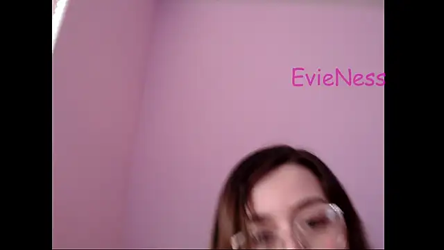 Evieness online show from 12/22/24, 08:41