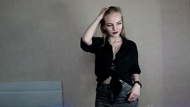 lia flirt online show from 12/27/24, 11:14