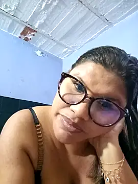 Yesenia4x online show from 01/18/25, 04:27