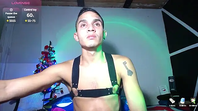 Angel latinboy online show from 11/18/24, 11:06