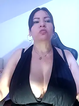 esmeralda milf online show from 11/27/24, 08:55