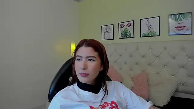 emilyycute  online show from 12/14/24, 12:11