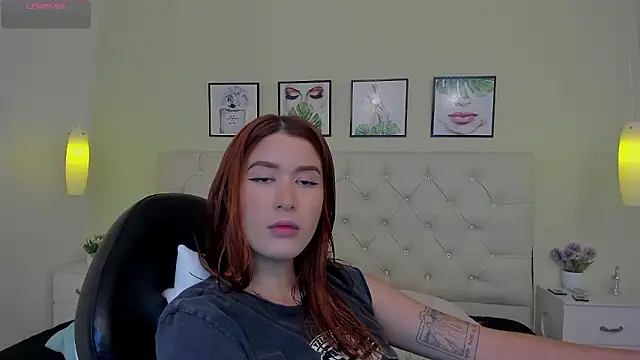 emilyycute  online show from 11/25/24, 12:12