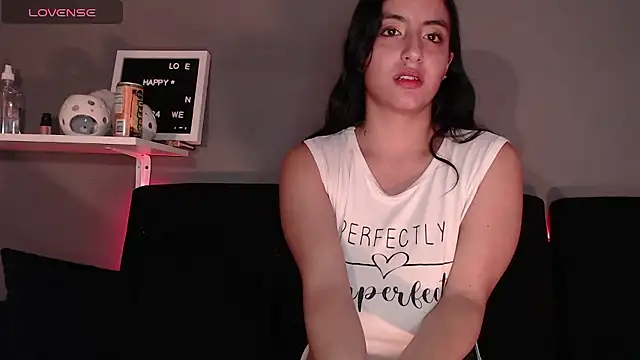 petite camila online show from 11/16/24, 04:00