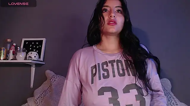 petite camila online show from 12/18/24, 05:43