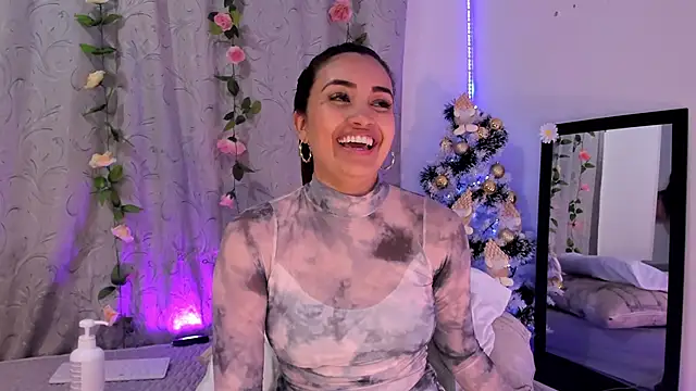 aisha es online show from 12/18/24, 02:16