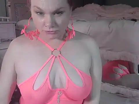 PrettyPinkPawg online show from 01/12/25, 08:55