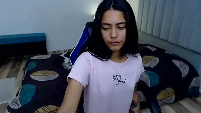 camilatorresxx online show from 11/18/24, 01:12